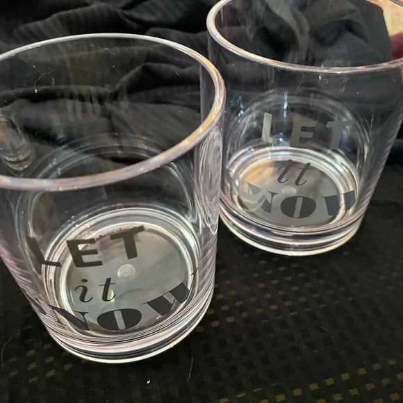 Kate Spade of 2 Winter Holiday “LET IT SNOW” Drinkware glasses New in box NWT - Picture 3 of 10